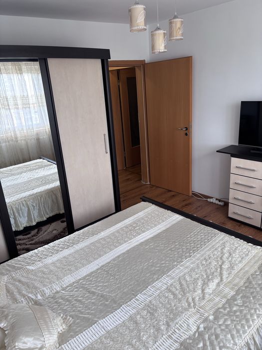 Inchiriez in regim hotelier apartament cu doua camere semidecomandat in Craiovita la Orizont