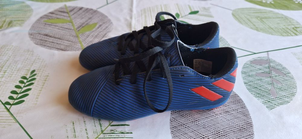 Продавам детски Бутонки Adidas