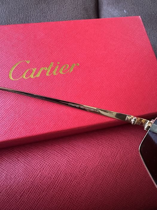 Слънчеви очила със златна рамка