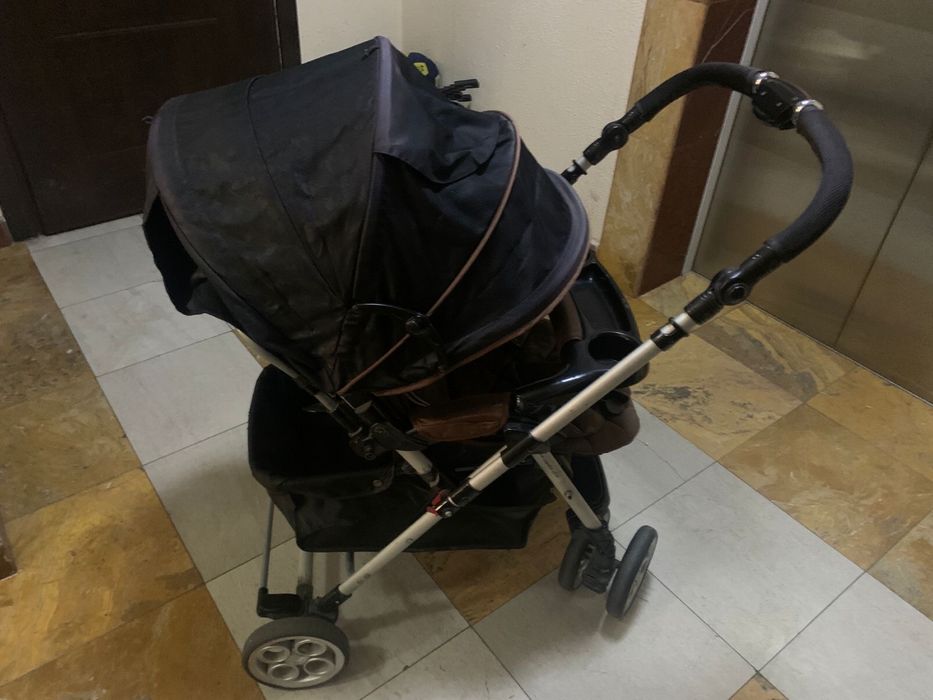 Хорошая черная коляска