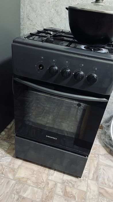 Холодильник,газ плита сатылады