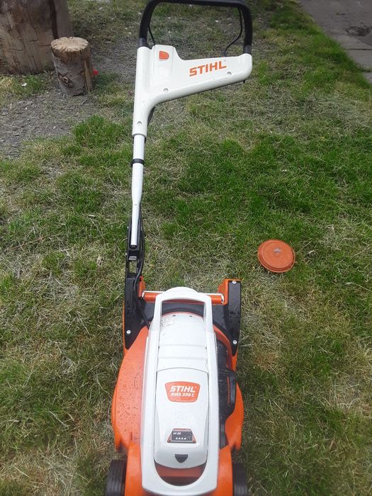 Stihl RMA 339 Cfuncțional perfect și RMA 235 ptr.piese schimb,coș etc