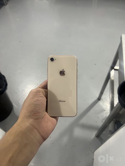 Iphone 8 karobkasi bor