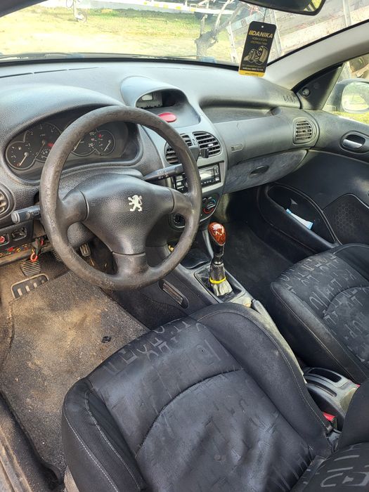 Продавам пежо 206