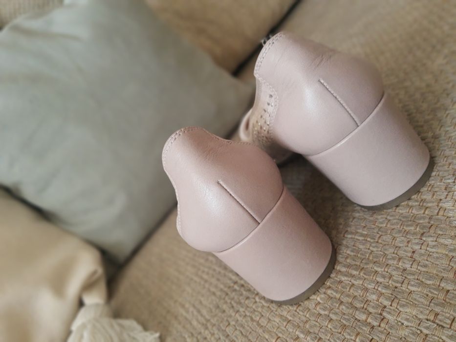 Pantofi Hispanitas NOI din piele întoarsă perforată