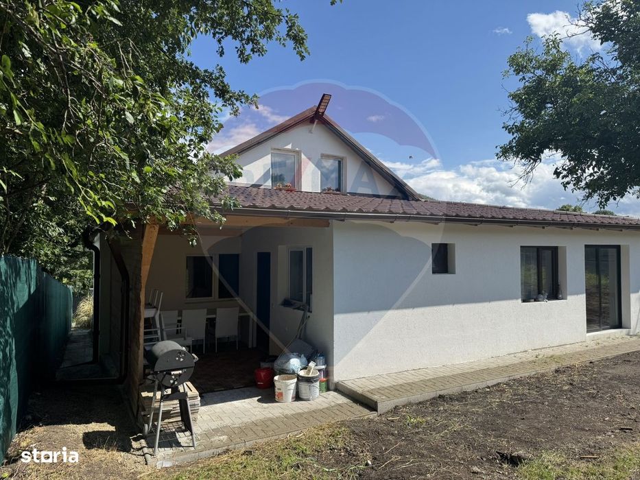 Casa finalizata recent, 2.800 mp teren Livada - Petresti de Jos