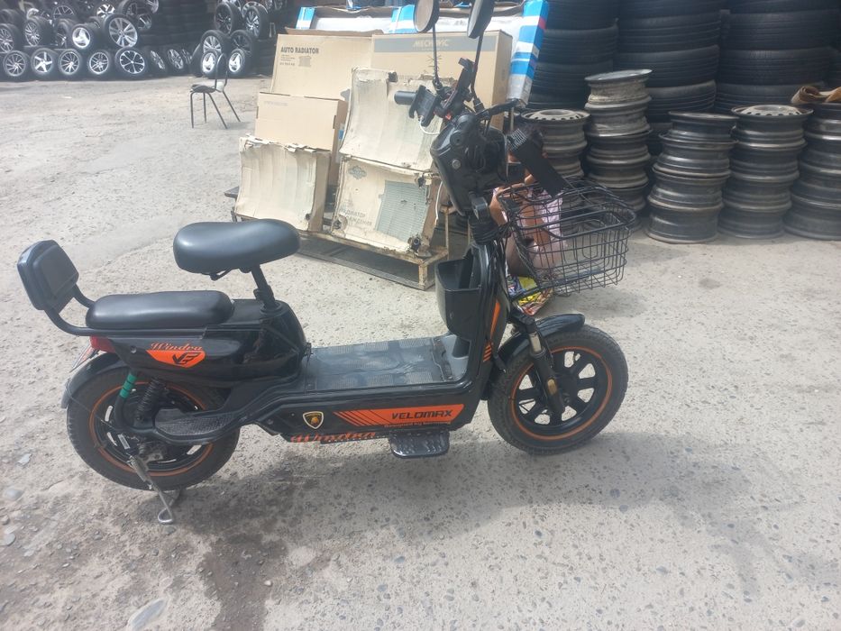 Skuter velomax yomkost 60km