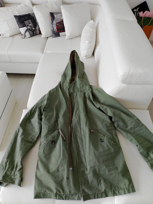 Vând geaca Parka,model deosebit,un produs ca și nouă,mărimea ,M.
