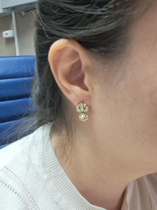 Бриллиантовые золотые серьги