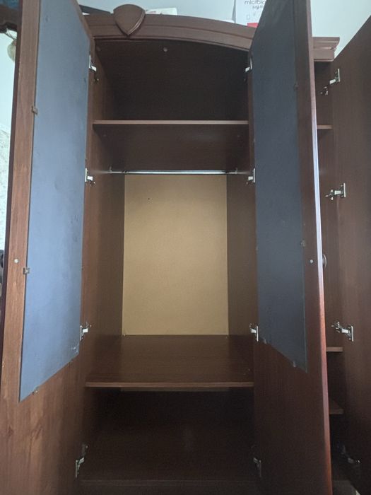 Продам шкаф,кровать,две тумбочки