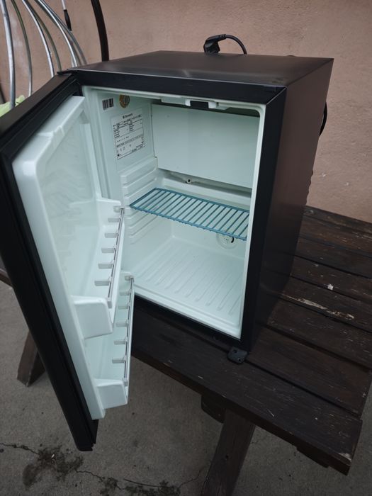 Мини амонячен хладилник минибар dometic