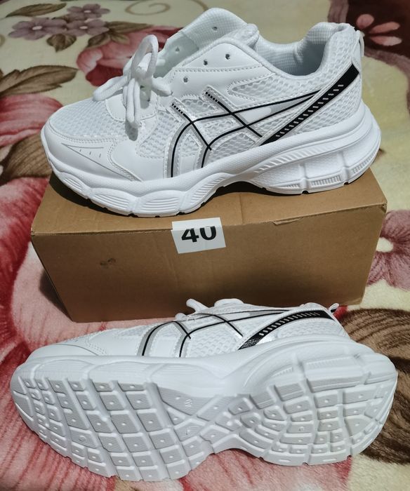 Кроссовки р.40. Новые. VANITI