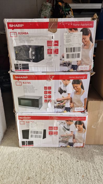 Cuptor cu microunde Sharp nou .