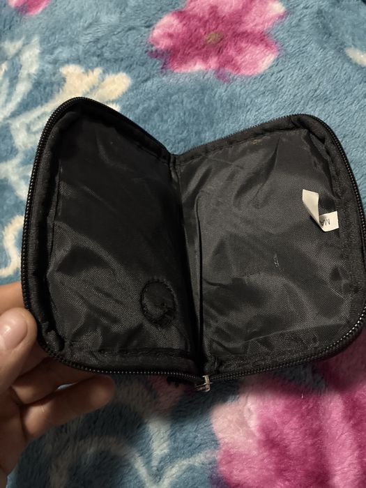 Vand portofel aprope nou arata bine si e intretinut