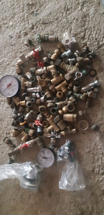 Robineți  și  piese pt.instalati sanitare