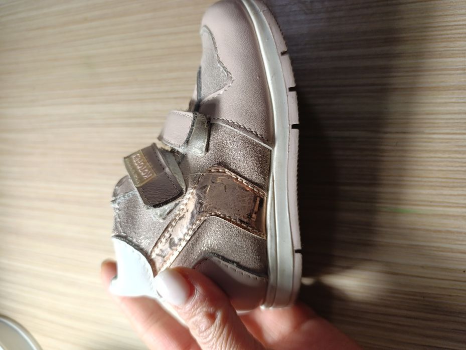 Продам весенние ботинки на девочку