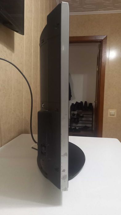 продам жк LCD телевизор 27"