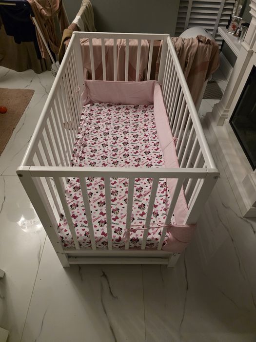 Pătuț bebeluși din lemn alb, 120x65 cm, cu sertar + Saltea inclusă