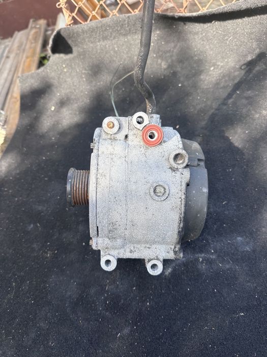 Динамо/Алтернатор Mercedes W203 2.7CDI 2004Година