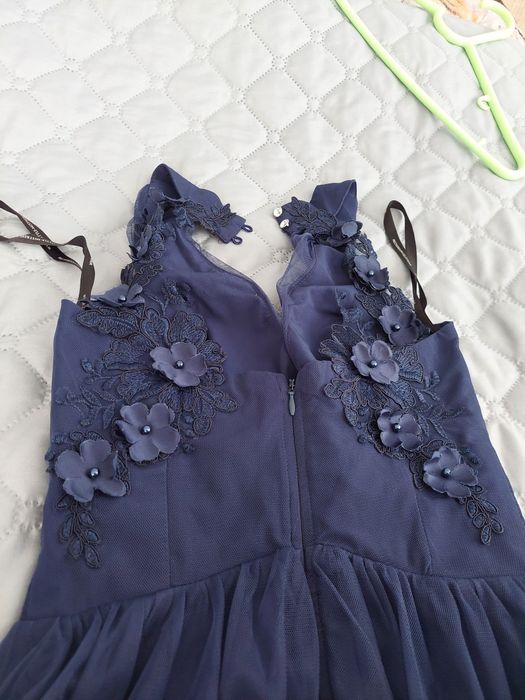 Продавам официална рокля !