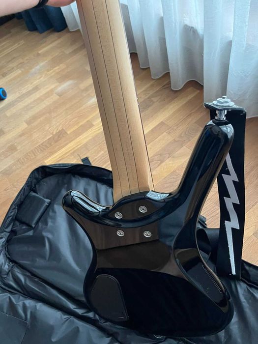 Warwick RB Corvette 5 string bass с включени калъф и каишка