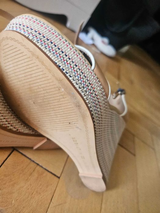 Нови кожени платформи на Tommy hilfiger НАМАЛЕНИ!!