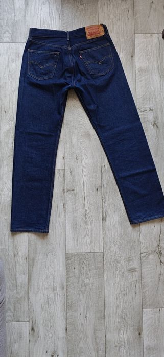 Продаются джинсы Levi's