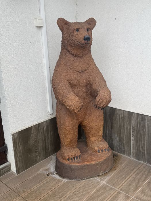Продавам мечка статуя 1,60см.