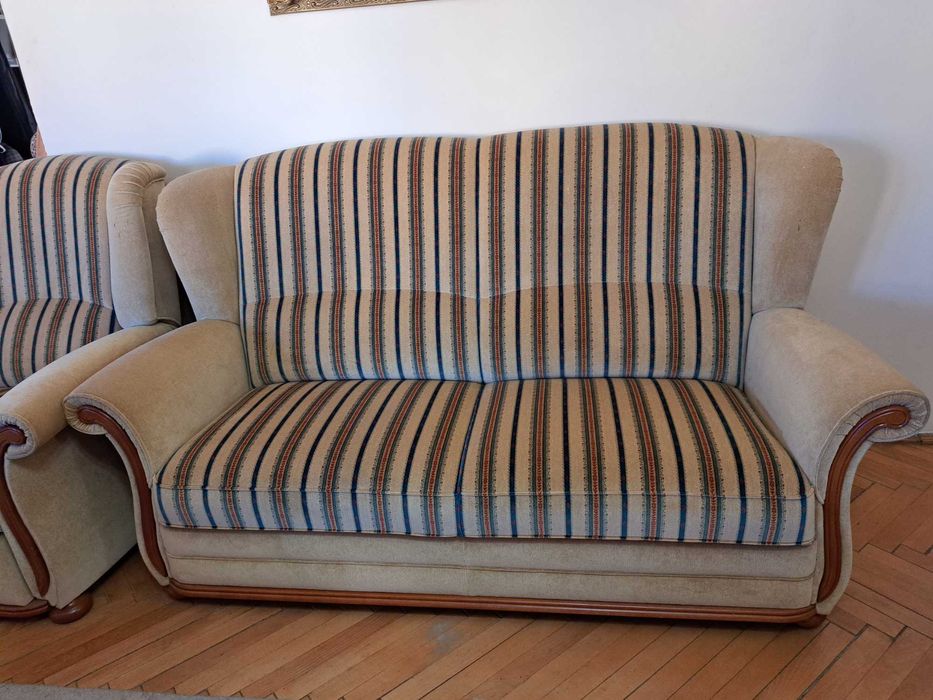 Vand Canapea din lemn masiv plus fotoliu reglabil