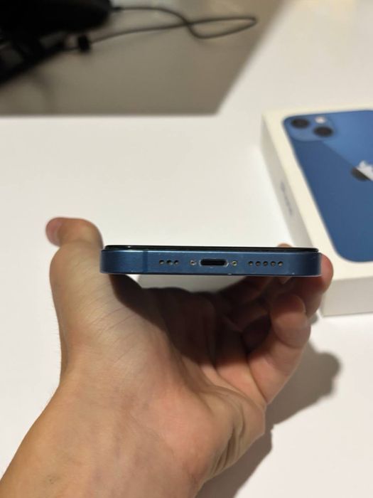 Телефон Iphone 13