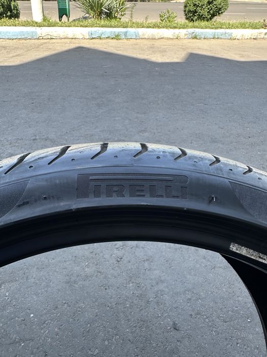 Pirelli P Zero 235/35 R19 — 1 шина, отличное состояние