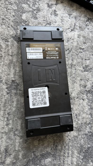 Native Instruments Traktor Kontrol X1 MK2 cu case UDG