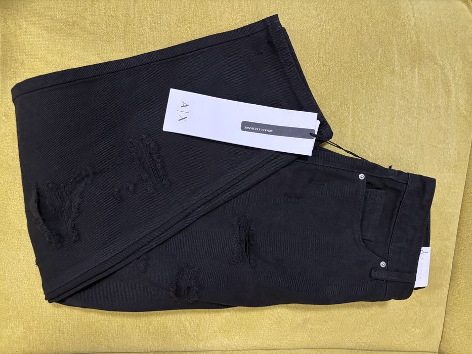 Дамски накъсани дънки Armani exchange  25 размер