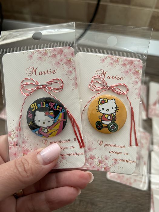 Lot 27 martisoare insigne hello kitty