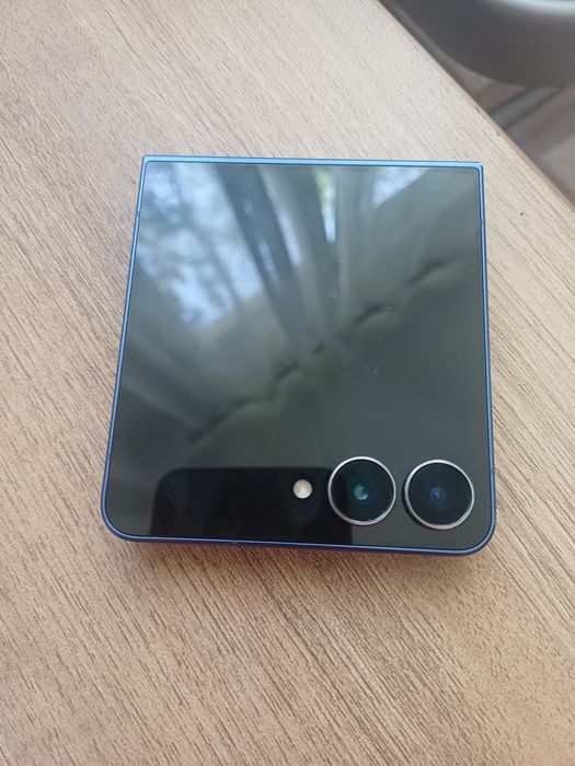 Vând telefon Samsung Zflip 7