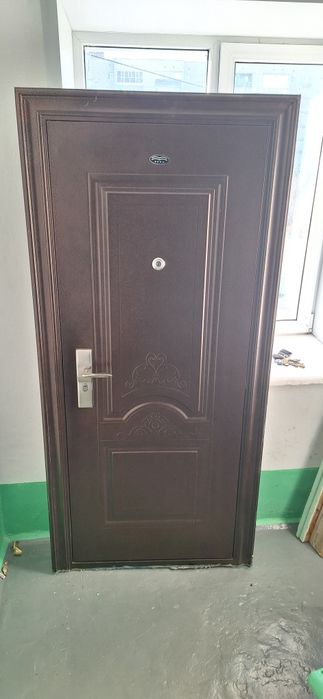 Продам входную дверь