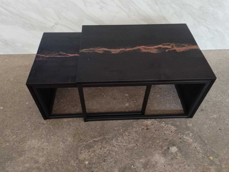 Холни масички от иголистен материал и епоксидна смола