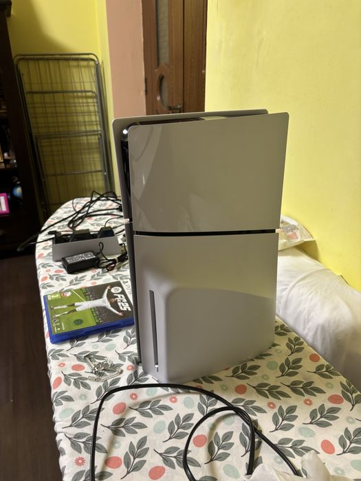 Se vinde ps5 2 manete statie de incarcat +factura si cutie