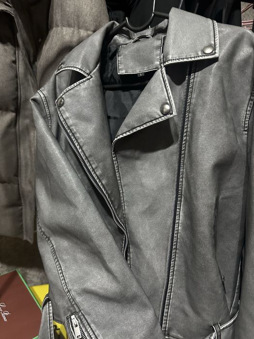 Серая кожанка размера L