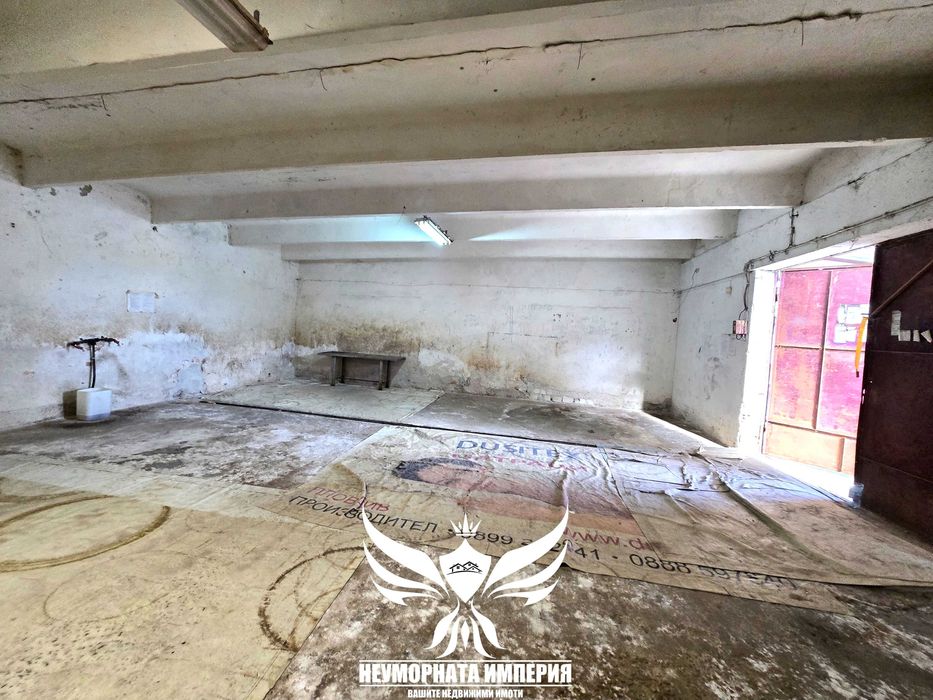 Отдаваме под наем помещение склад цех хале магазин с площ от 230кв.м. със 100кв.м. навес в Асеновград индустриална зона