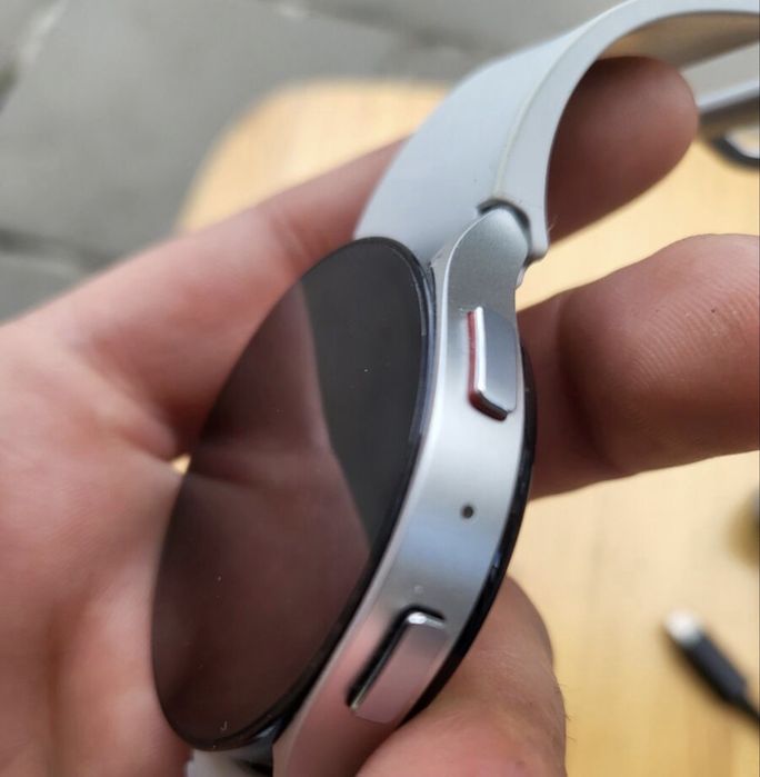 Смарт часовник Samsung Galaxy Watch 6 НЕ РАЗЛИЧИМ ОТ НОВ