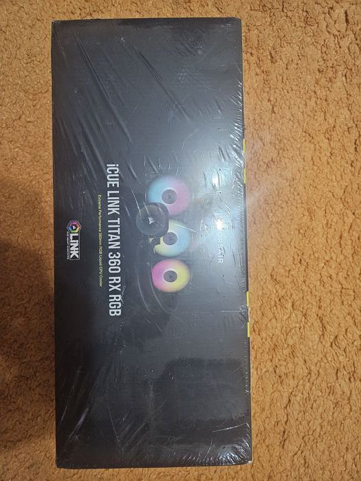 cooler CPU lichid RGB Corsair iCUE LINK TITAN 360 RX RGB. 
Oferă o răc