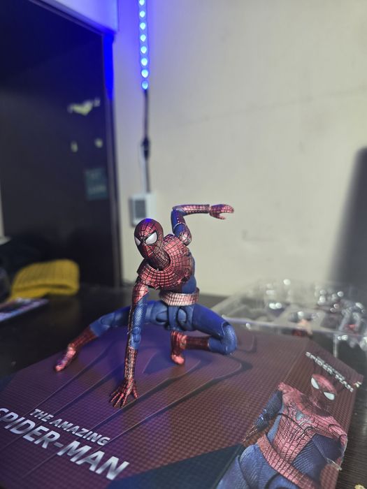 Человек паук игрушка