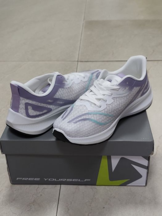 Продам кроссовки