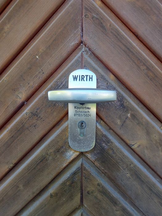 Ușă de garaj batantă din lemn