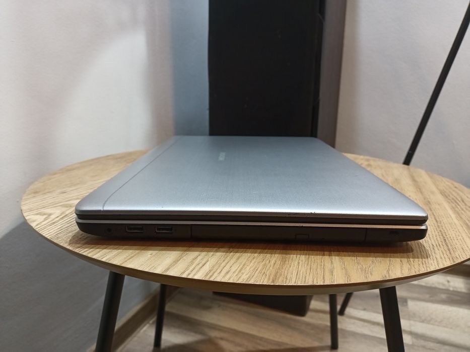 Laptop 17,3 Medion i3 Windows 11 ssd