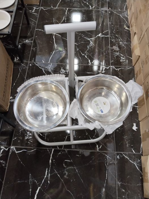 Продаётся на стойке миски. ЕСТЬ доставка Яндекс.