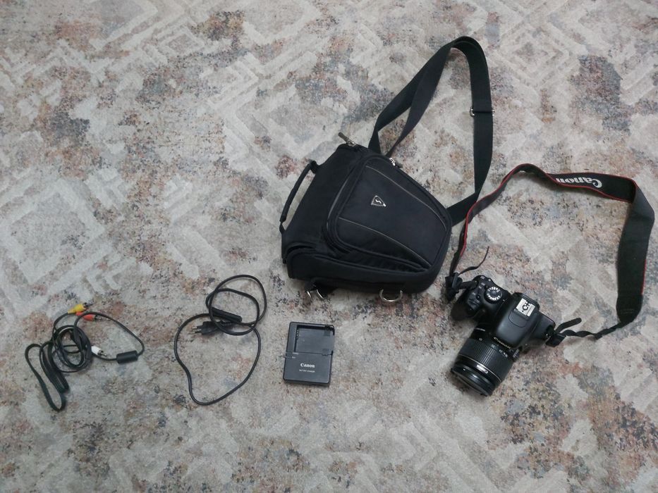 Canon 550D и Nikon D3000