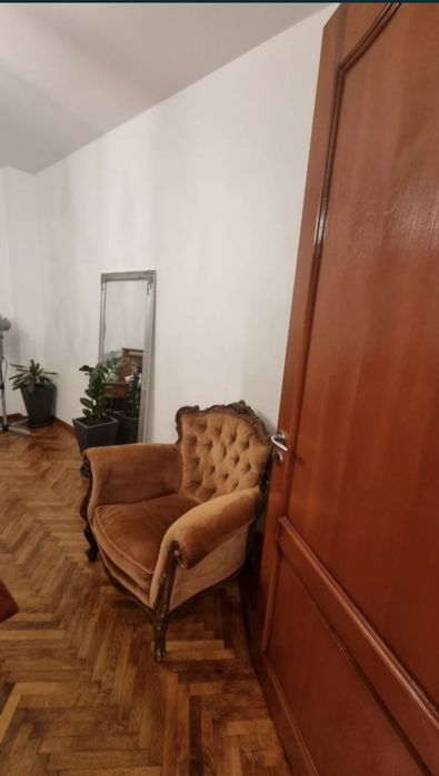 Fotoliu stil Baroc din gama Chesterfield cu aspect regal