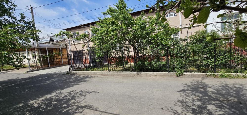 Продается 3х этажный дом с уникальным проектом. 6 соток Бектемирский р